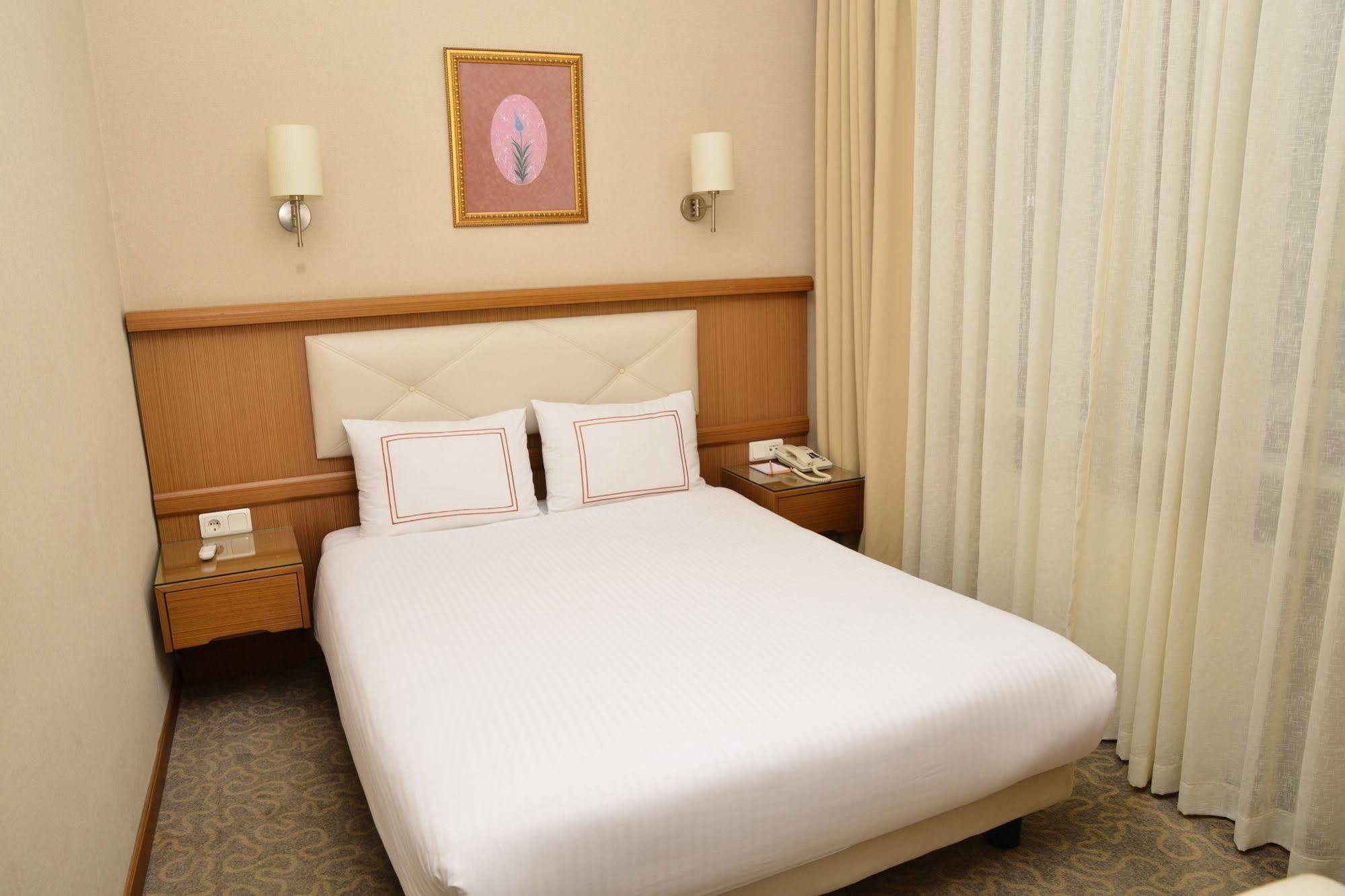 Ilkay Hotel Istanbul Exterior foto