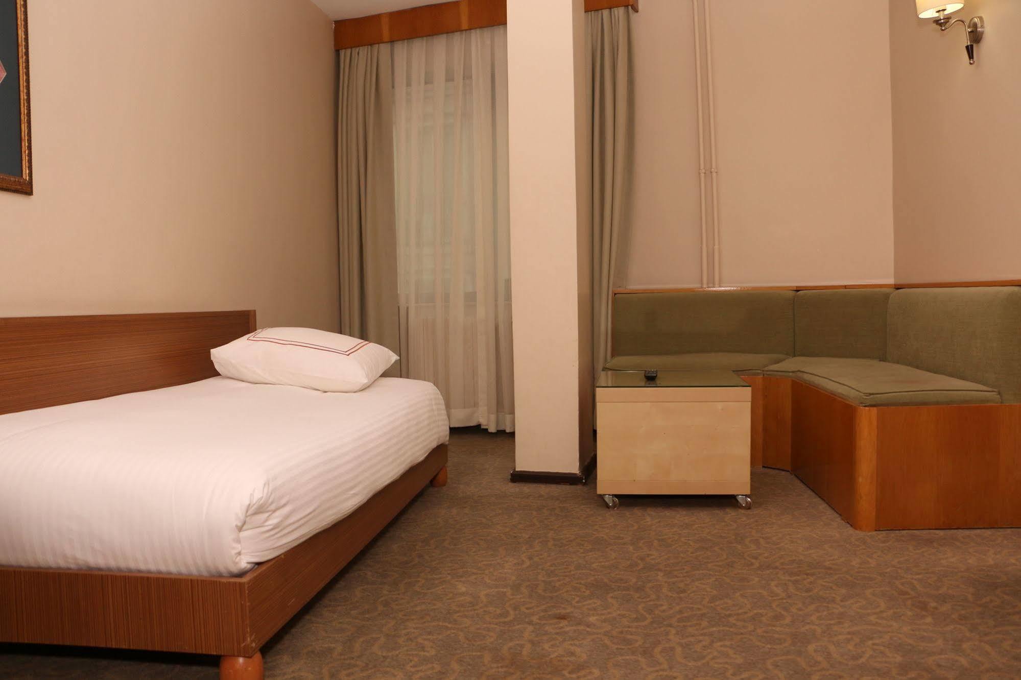 Ilkay Hotel Istanbul Exterior foto